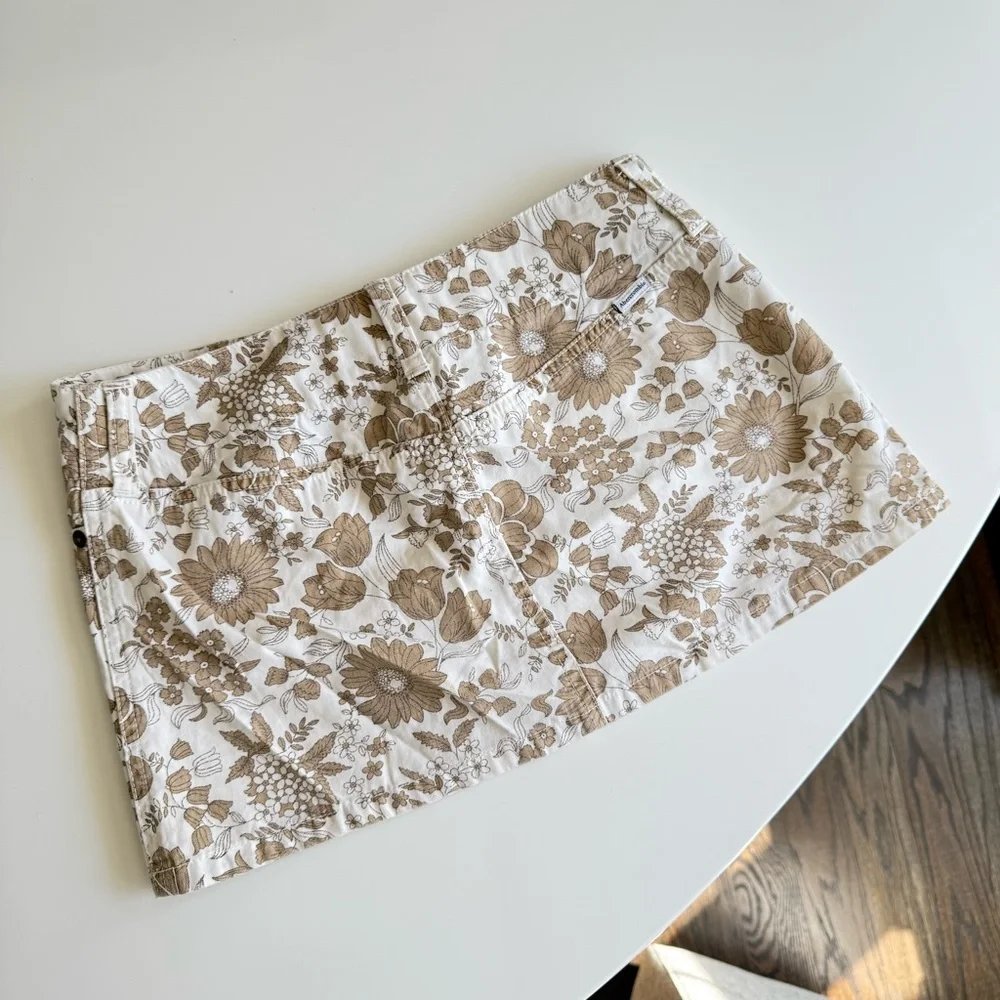 FLASH SALE⚡️Abercrombie Mini Skirt - Picture 3 of 3